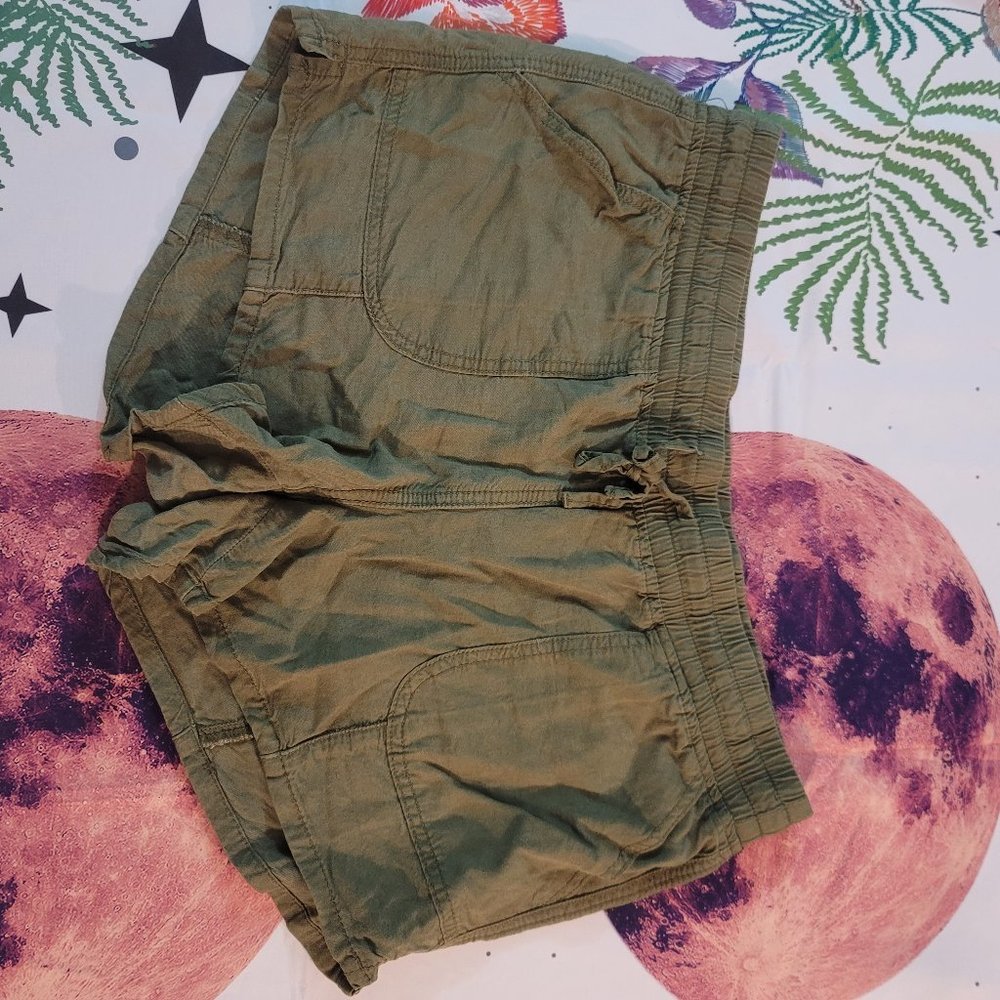 Harmony & Havoc Olive green cargo short shorts